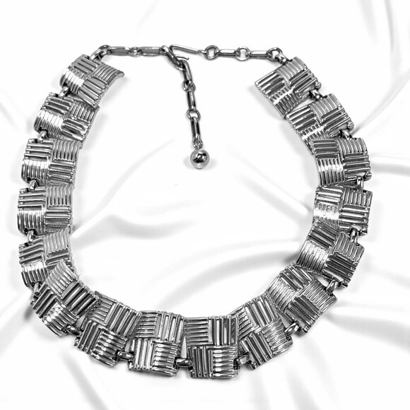 Vintage Coro 1950s Silver-Tone Geometric Necklace Textured Bar Links Hook Clasp - Picture 5 of 5